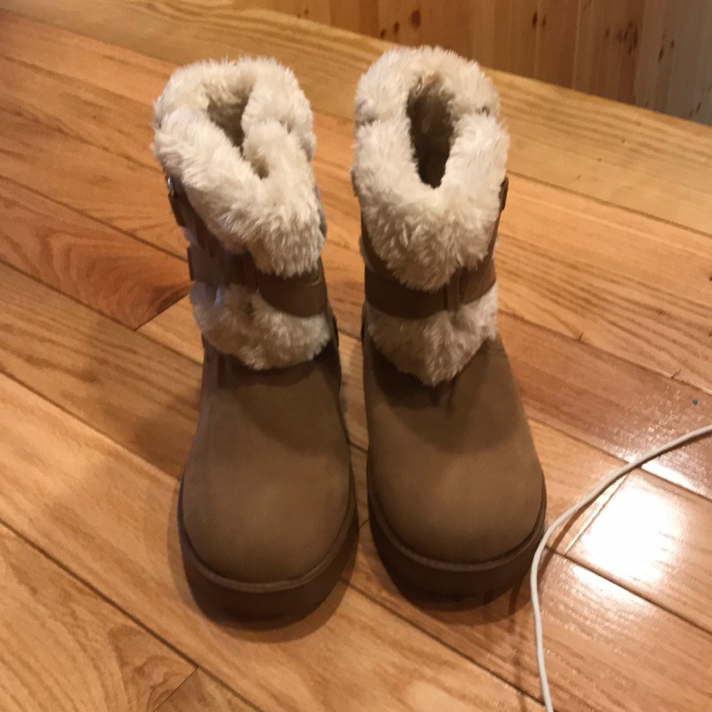 Shoes - Picture 4 of 4